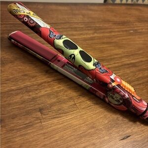 Ed Hardy Hair Straightener/ Ti Edition Ceramika- 1 Inch Wide - Tested, Works